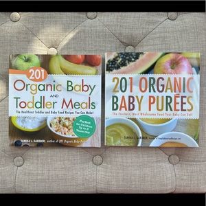 Set of 2 Baby and Toddler Organic Cookbooks 🍎🍐🍌👩‍🍳📚